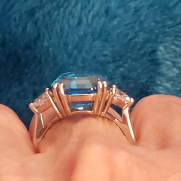Octagon shaped blue topaz/cz ring - Picture 4 of 8